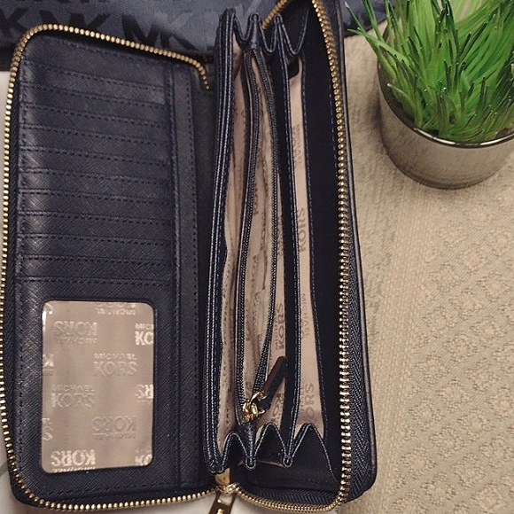 Bundle of Michael Kors Monogram Canvas Navy Tote & Continental Wallet Wristlet - Picture 14 of 16